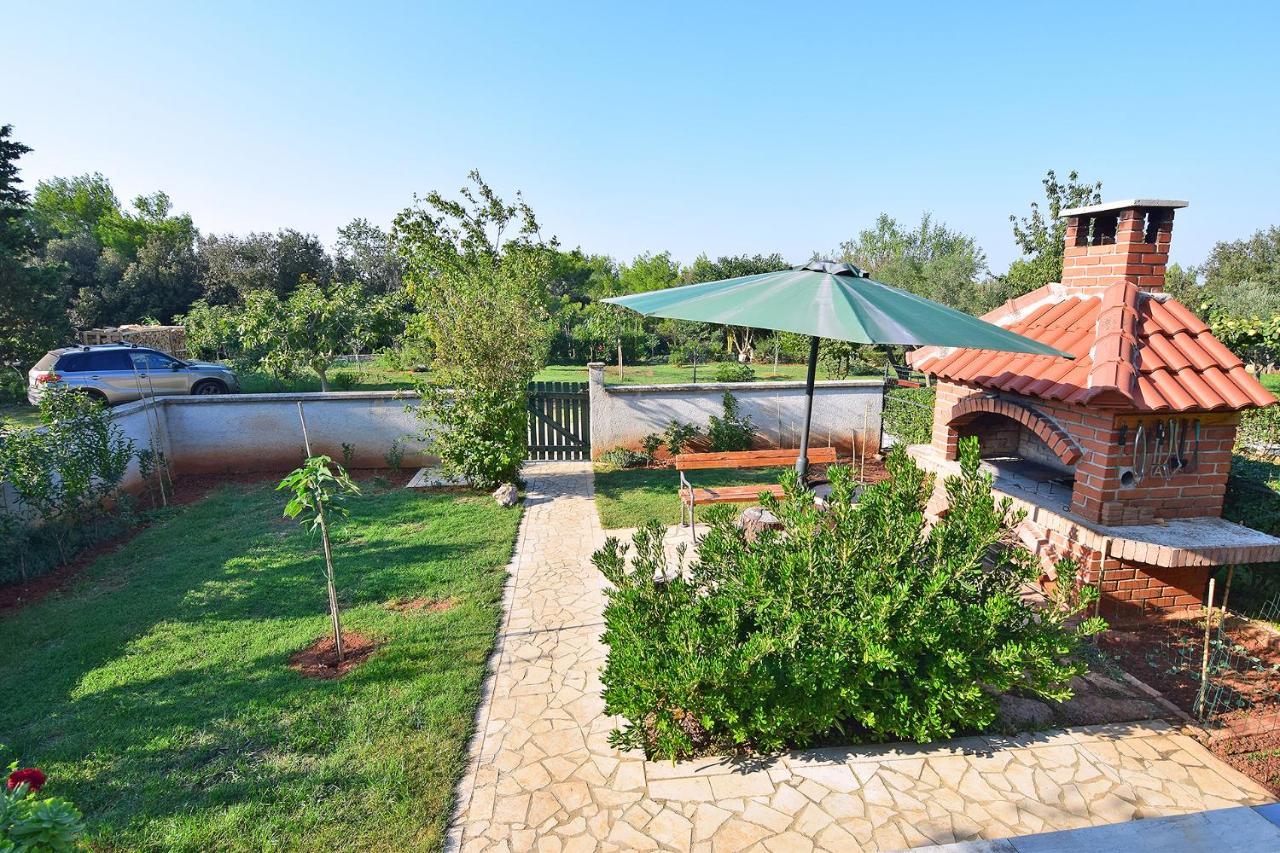 Apartments Bor Medulin Kültér fotó